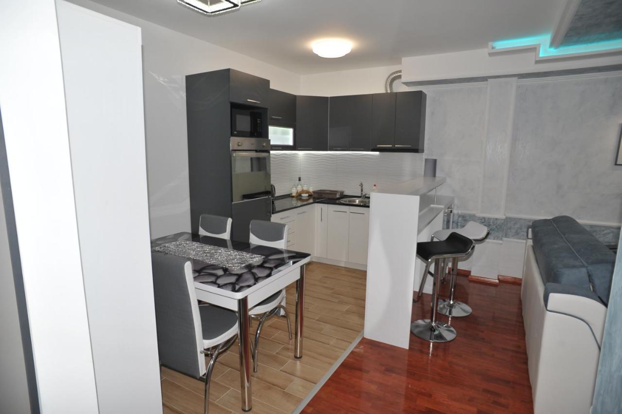 Twins Apartments ชาชาค ภายนอก รูปภาพ